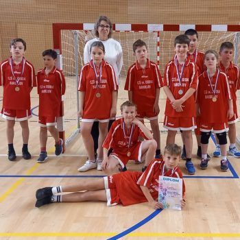Pekné 2. miesto našich štvrtákov na turnaji bardejovských škôl v minihádzanej